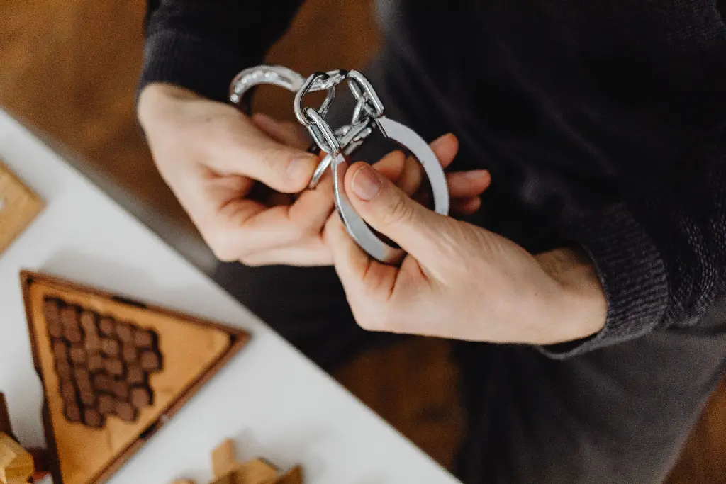 Image depicting handcuffs.